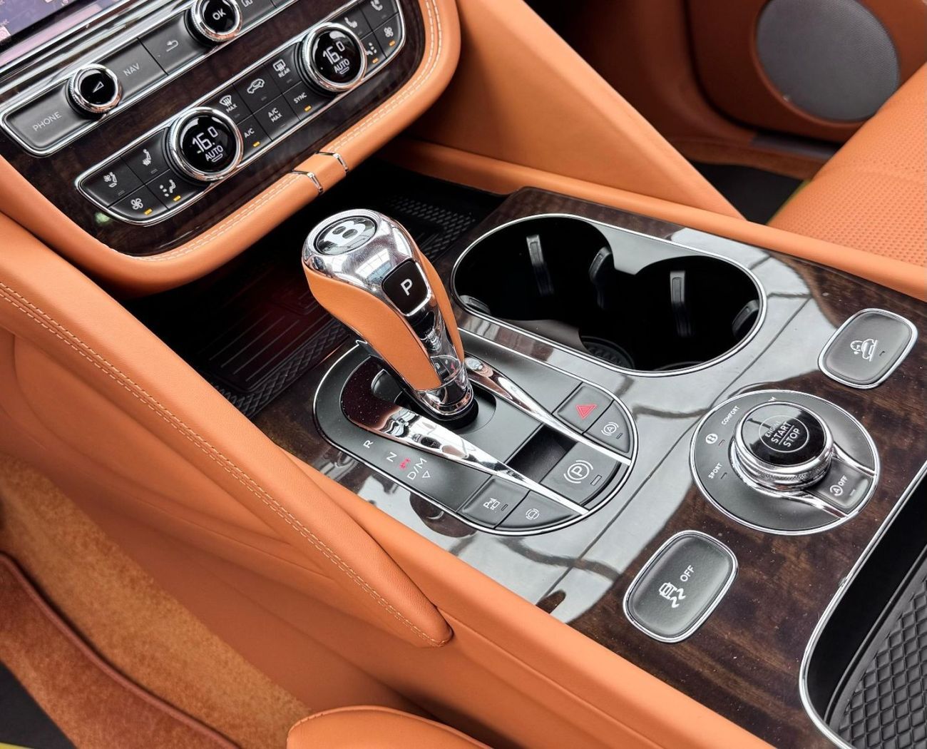 Bentley Bentayga *Brand New* 2024 Bentley Bentayga V8, 2028 Bentley Warranty + Service Pack, Delivery Kms, GCC