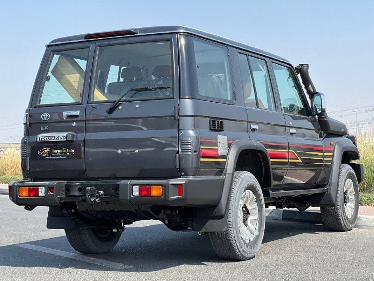 Toyota Land Cruiser 70 LX LC76 2.8L TURBO DSL A/T // 2025 // FULL OPTION WITH RADAR , DIFF LOCK , DVD & BACK CAMERA // SPEC