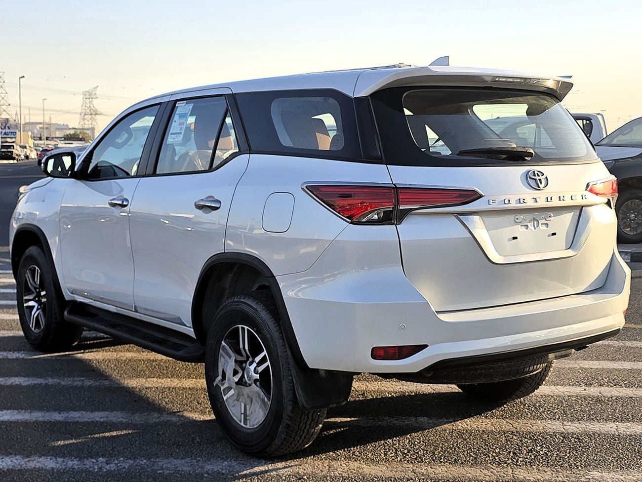 Toyota Fortuner Toyota Fortuner 2.7l Petrol A/T  RWD SUV Gcc 5Doors White Color 2026 Model
