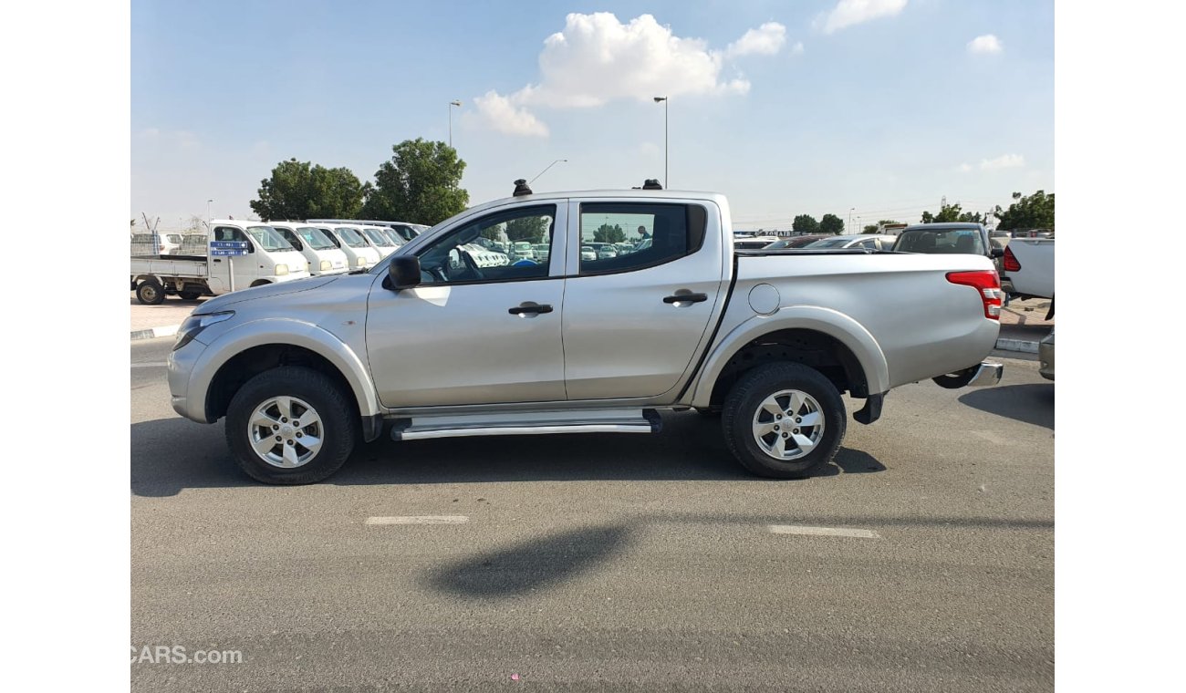 Mitsubishi Triton DIESEL 2.4 L RIGHT HAND DRIVE FULL OPTIONS