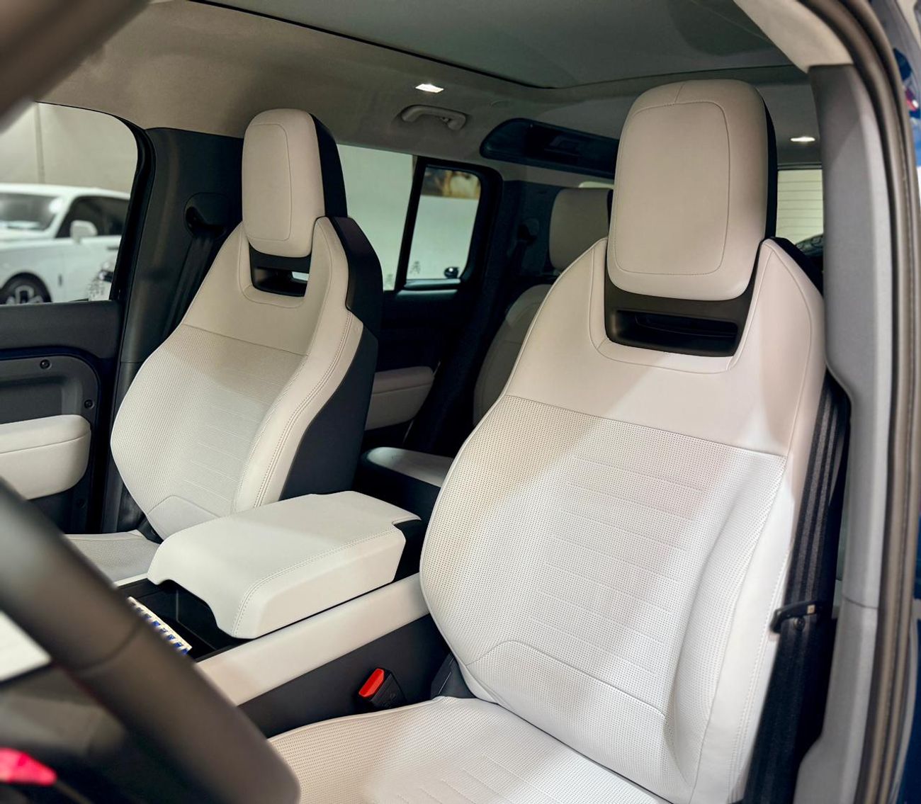 لاند روفر ديفندر 110 P635 OCTA V8 2026