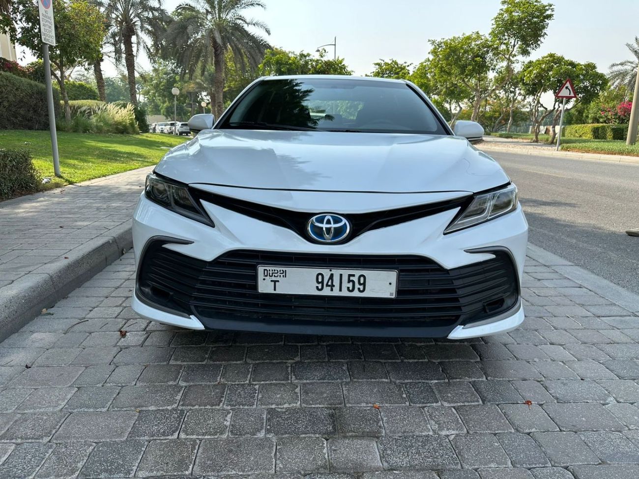 Toyota Camry LE Hybrid 2.5L