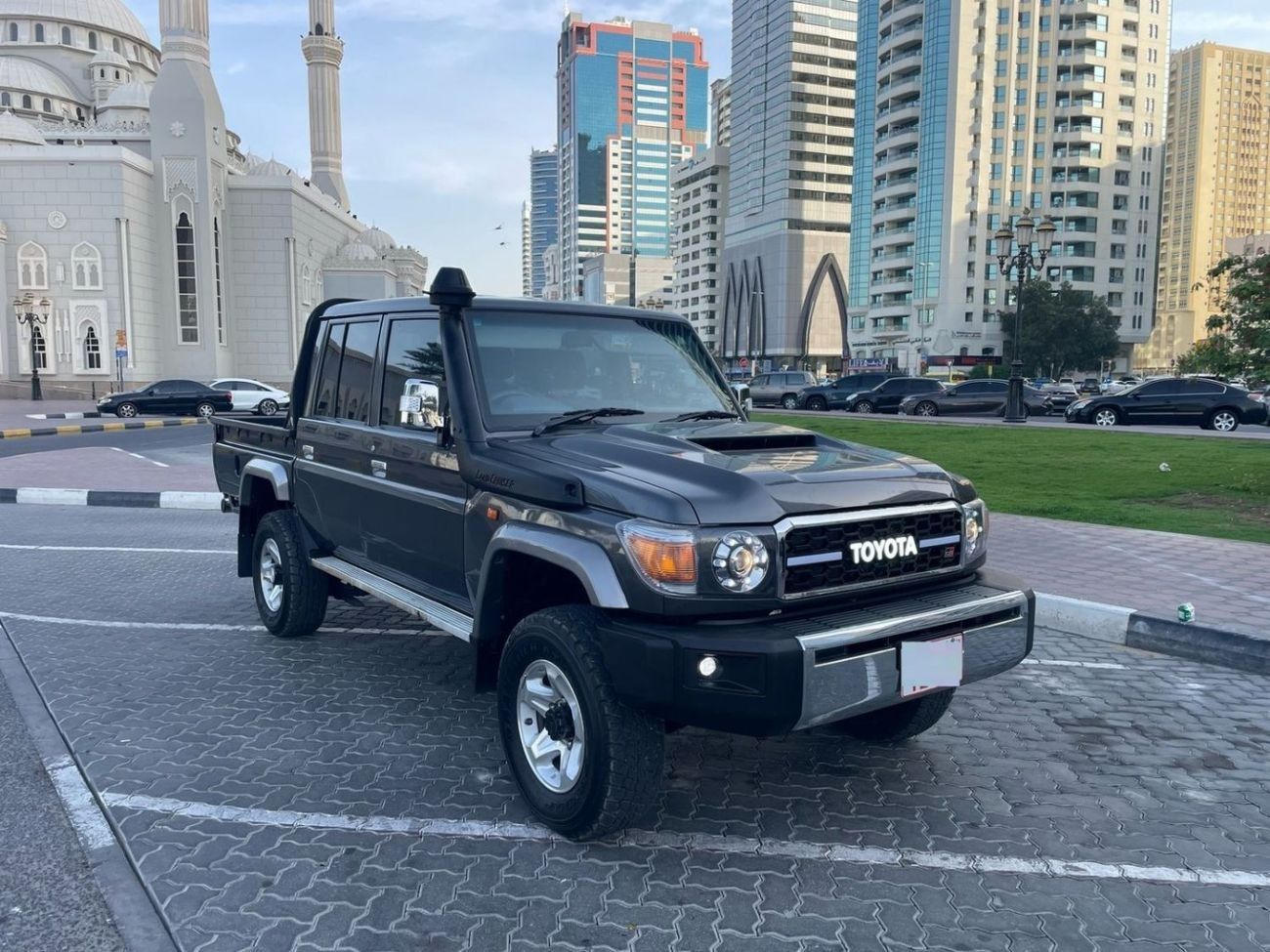 Toyota Land Cruiser Pick Up DIESEL 4.5 LITER ,RIGHT HAND DRIVE MANUAL TRANSMISSION