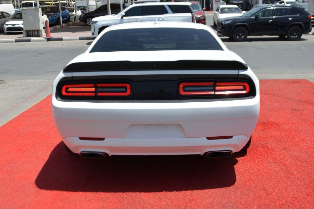 دودج تشالينجر R/T Scat Pack 6.4L SRT /6.4L SCAT BACK//SUN ROOF /WIDE BODY/ FULL OPTION /CARBON FIBER STEERING