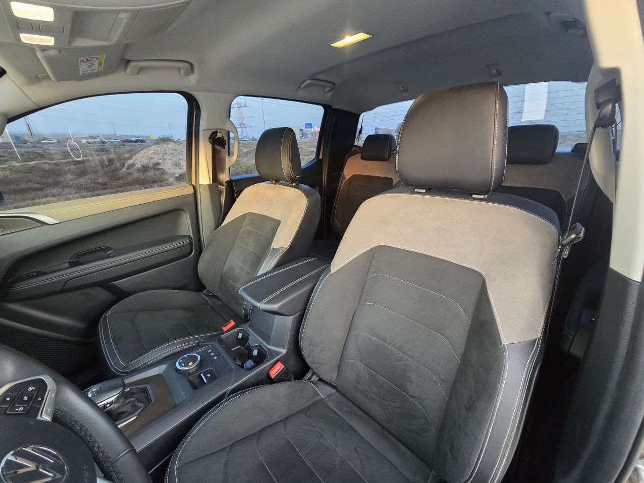 Volkswagen Amarok Highline 2.0T VOLKSWAGEN AMAROK 2023 GCC // FSH // UNDER WARRANTY // FULL OPTION // PERFECT CONDITIO