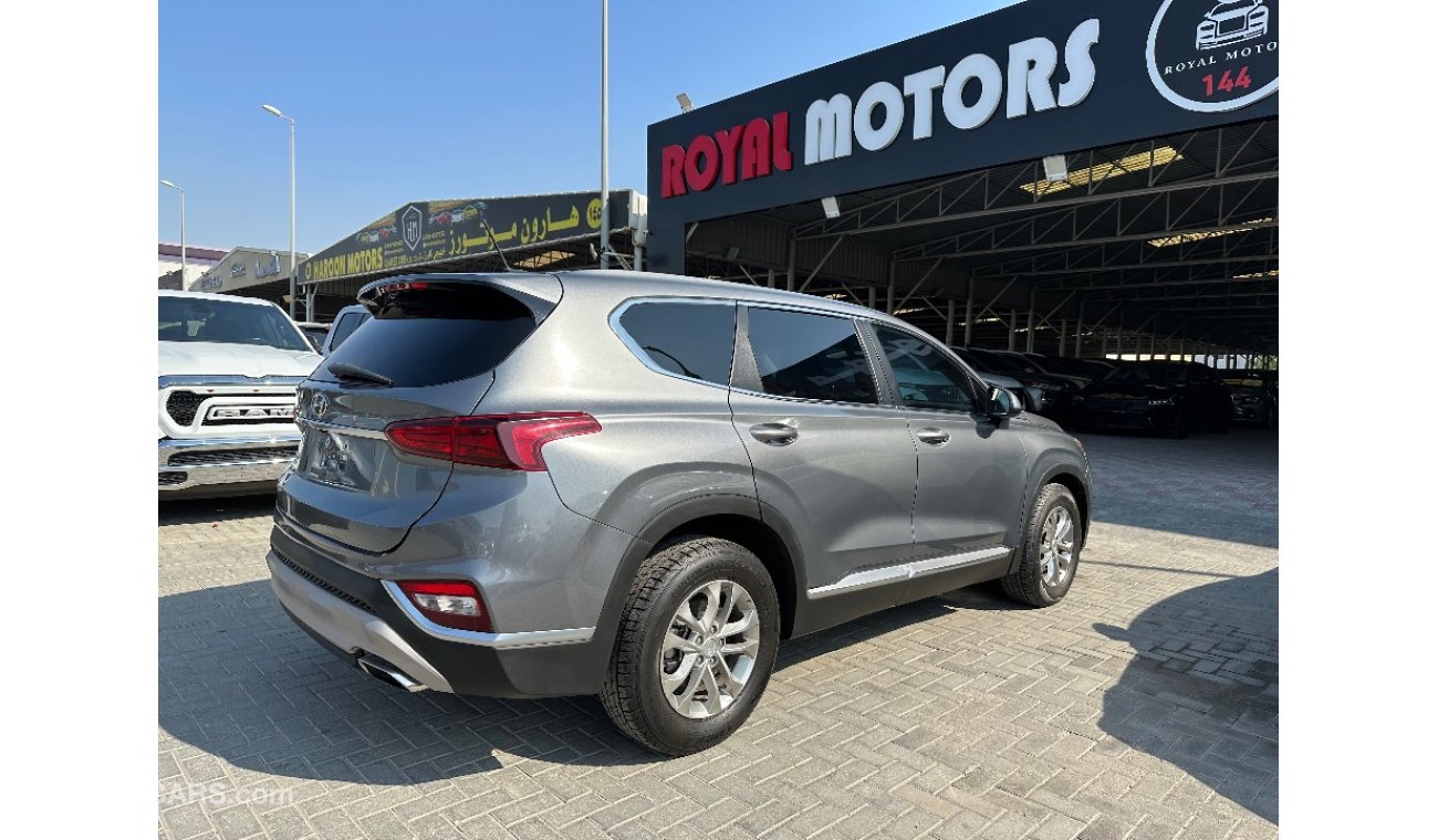 Hyundai Santa Fe Hyundai Centafi is a source from America that can be installed on the bank's road with a monthly ins