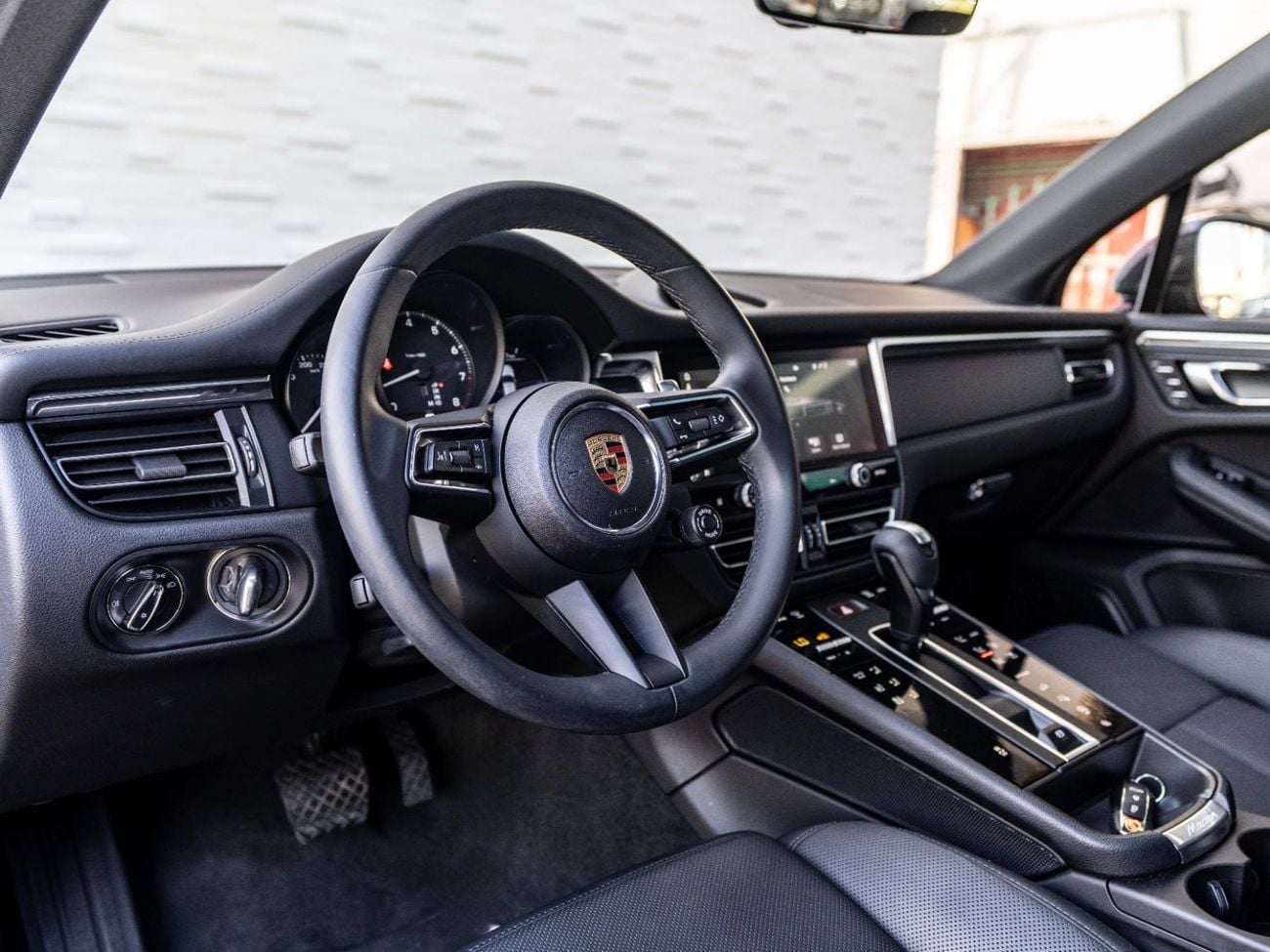 بورش ماكان Base