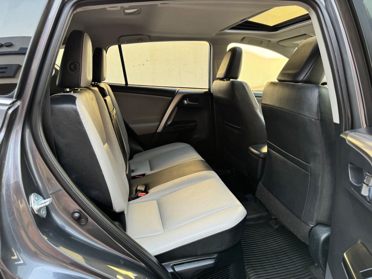 Toyota RAV4 2016 LIMITED HYBRID ENGINE FULL OPTION AWD LOW MILES USA IMPORTED