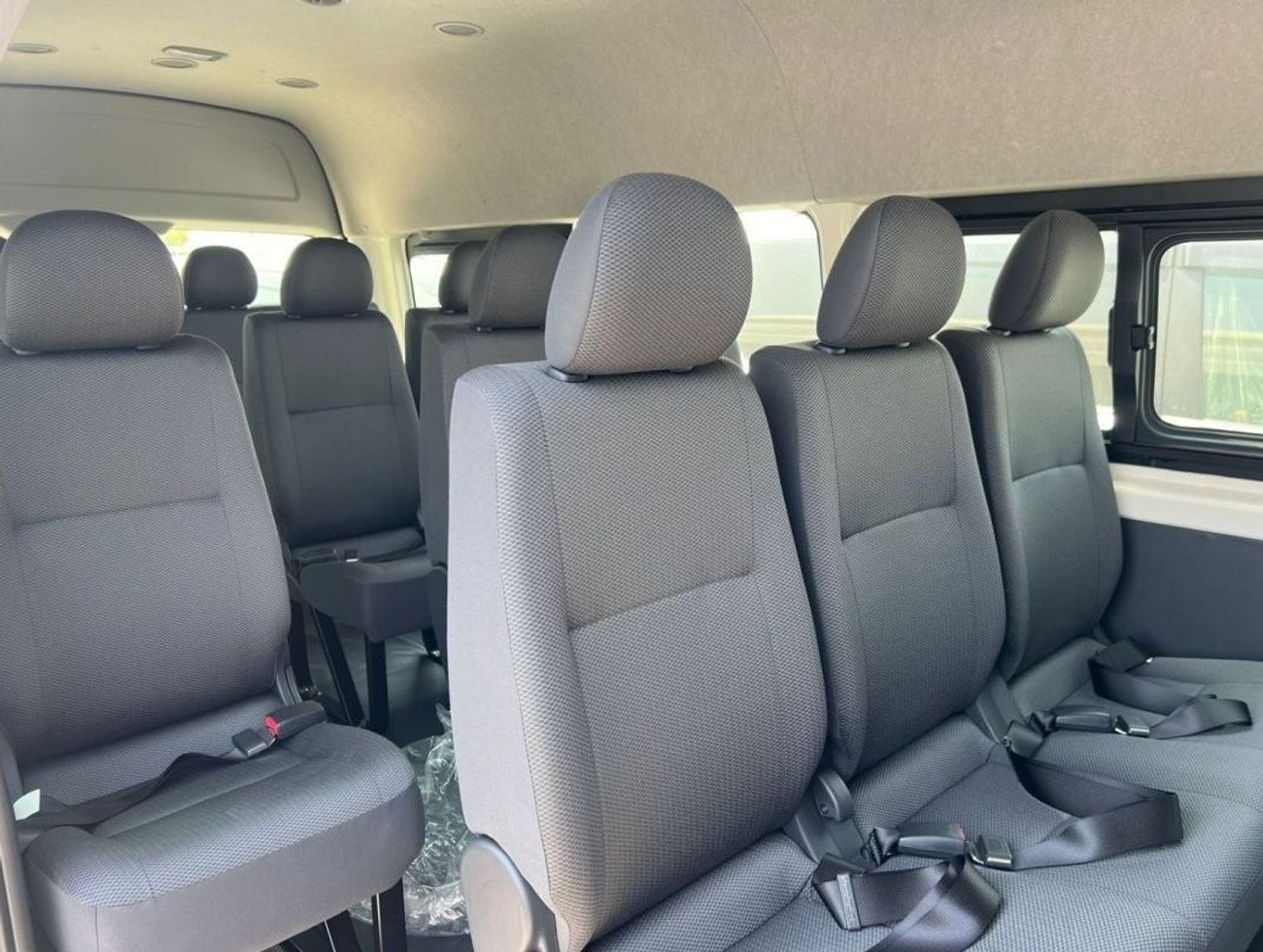 Toyota Hiace TOYOTA HIACE 2.7 BUS HIAH ROOF 16 -SEATS