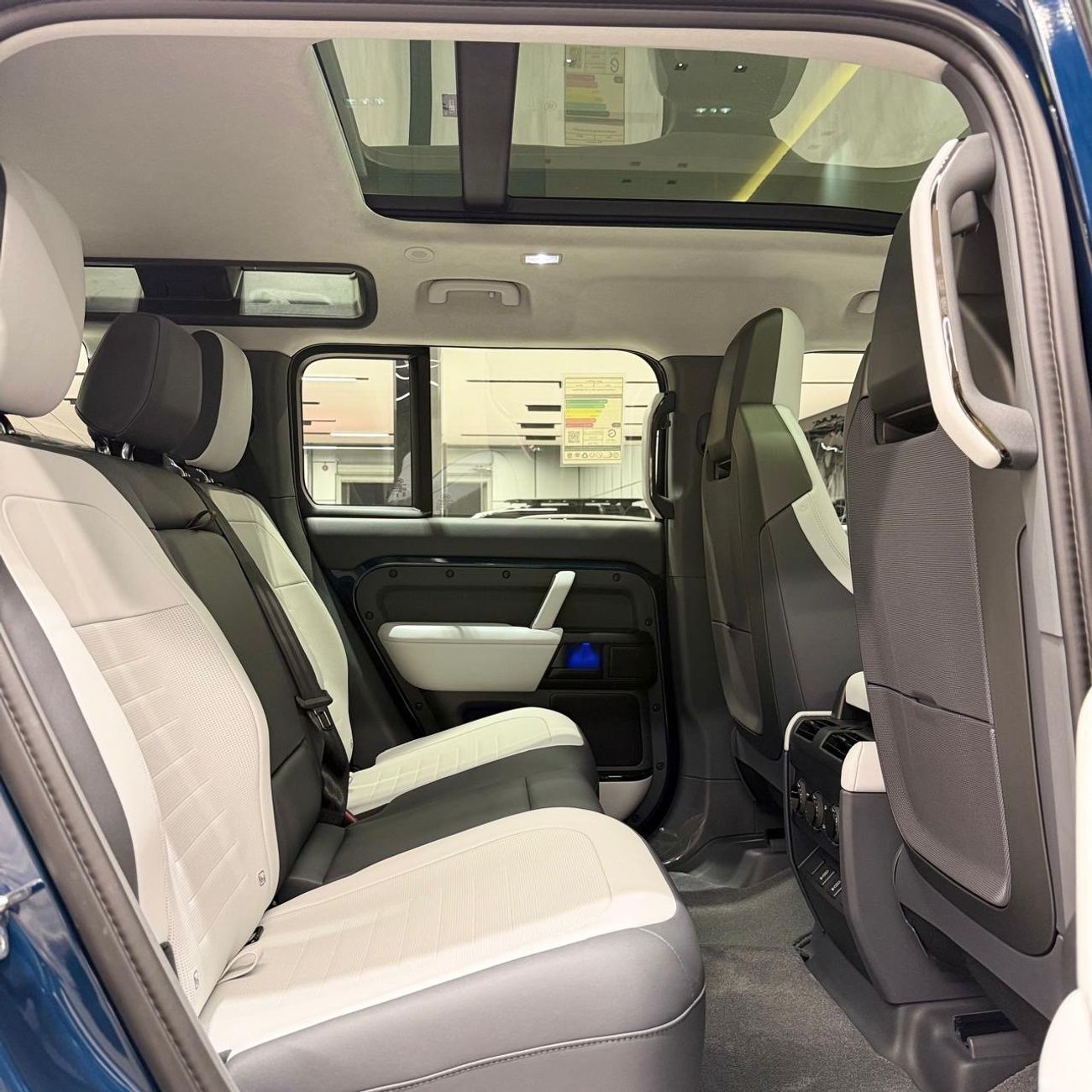 لاند روفر ديفندر OCTA P635 | GCC Specs | 5 years warranty and service