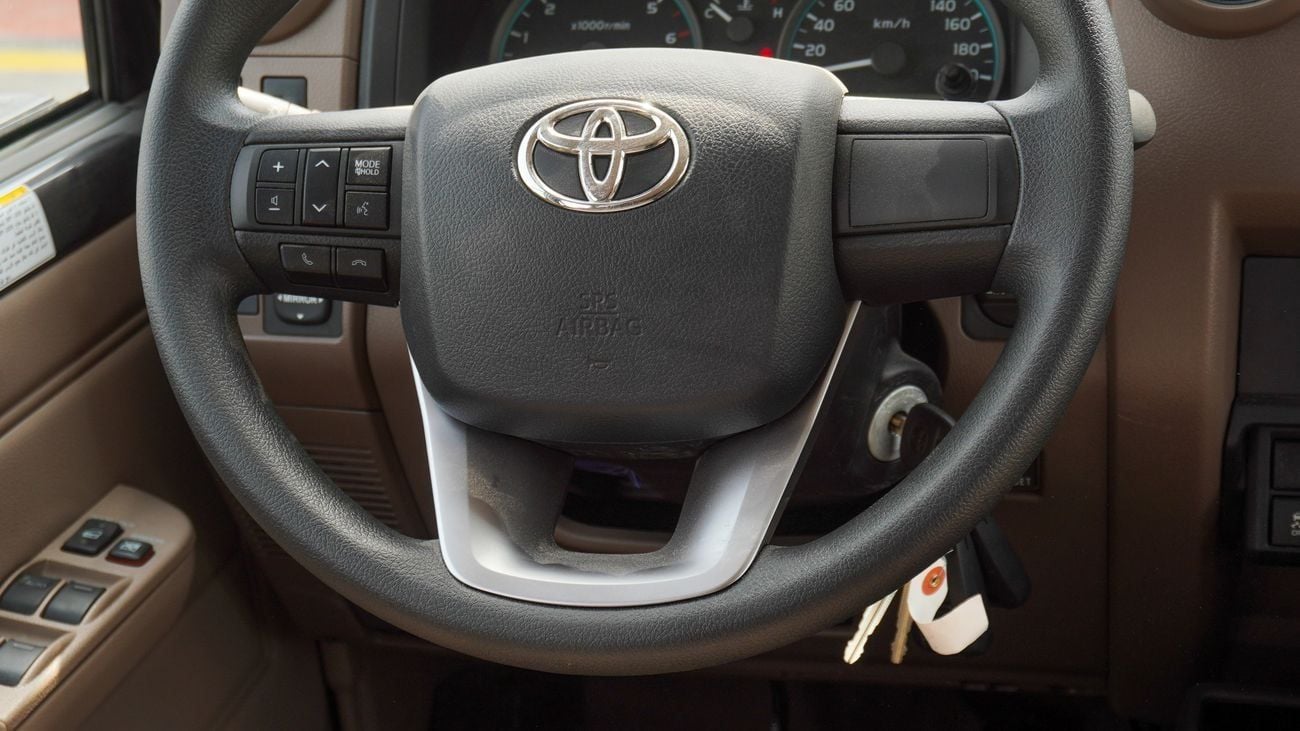 تويوتا لاند كروزر بيك آب  4.0L V6 Double Cabin A/T