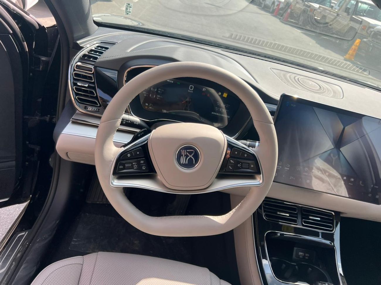 بي واي دي هان BYD Han DM-i plug-in hybrid-2025