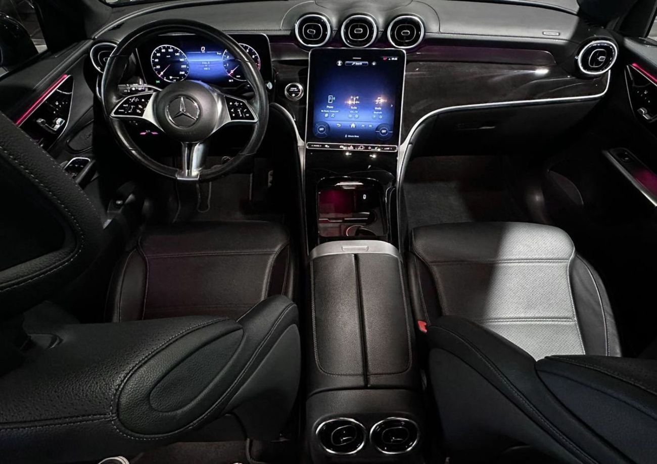 Mercedes-Benz GLC 300 clean title - no accident no painting