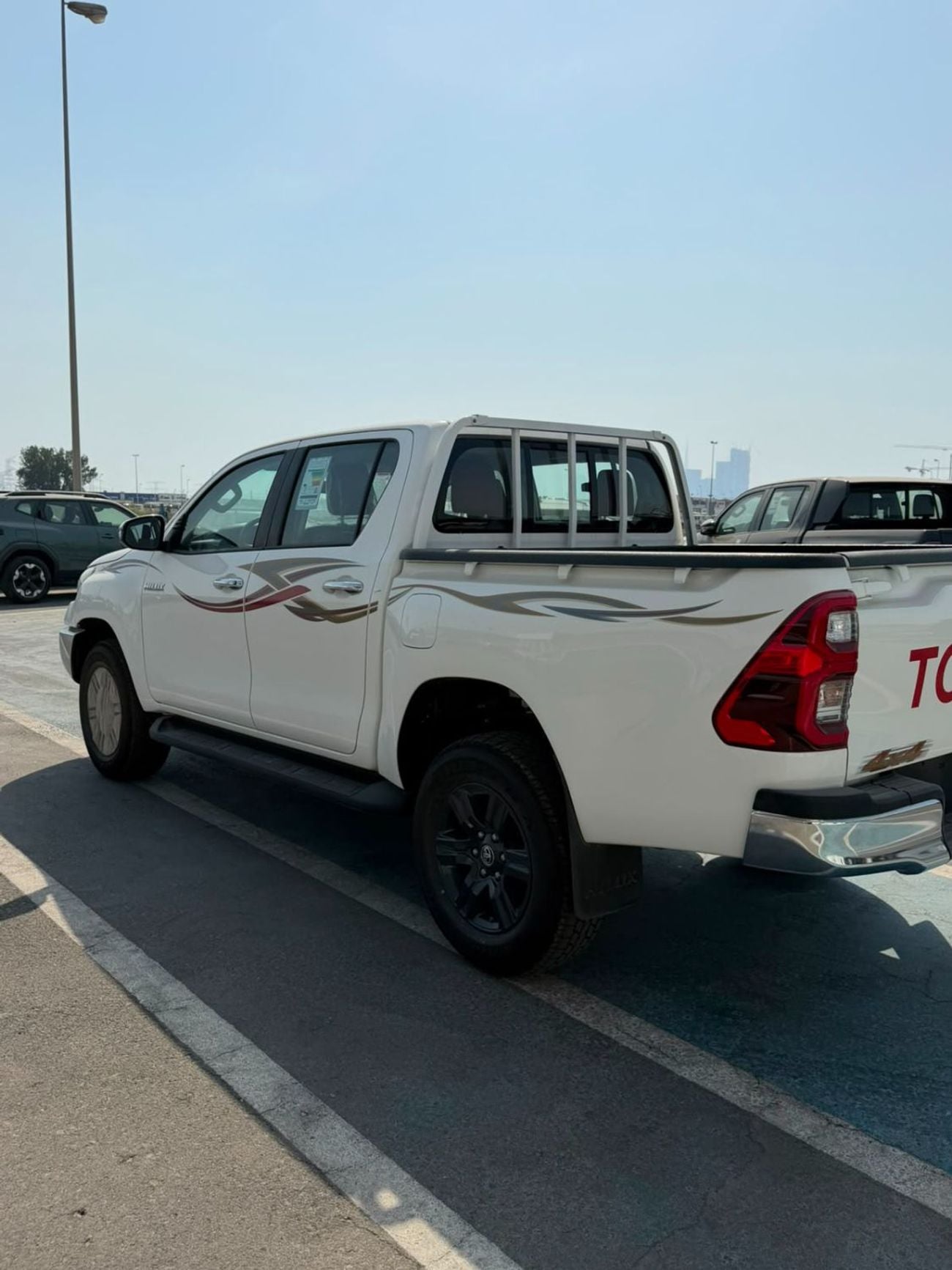 Toyota Hilux GLX Toyota Hilux 2.7L M/T FULL OPTION BEST PRICE EXPORT ONLY