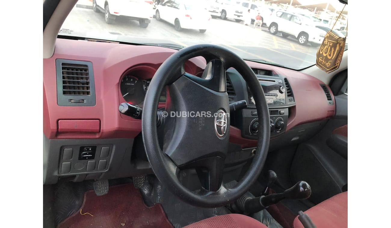 Toyota Hilux s/c pick up 4x4,Model:2015.Excellent condition