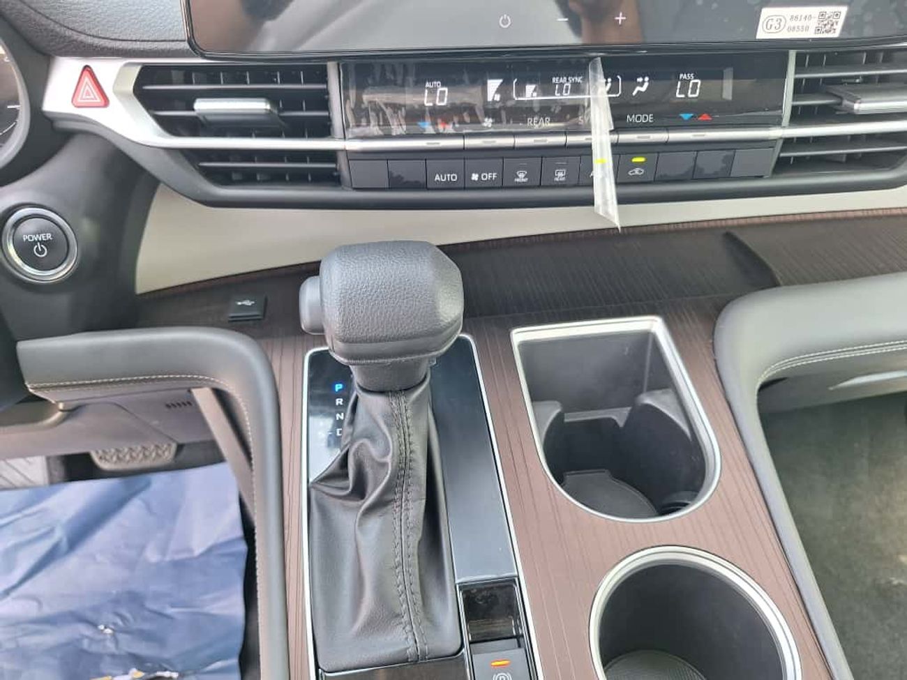 Toyota Granvia TOYOTA GRANVIA 2.5L HYBRID 7 SEATER