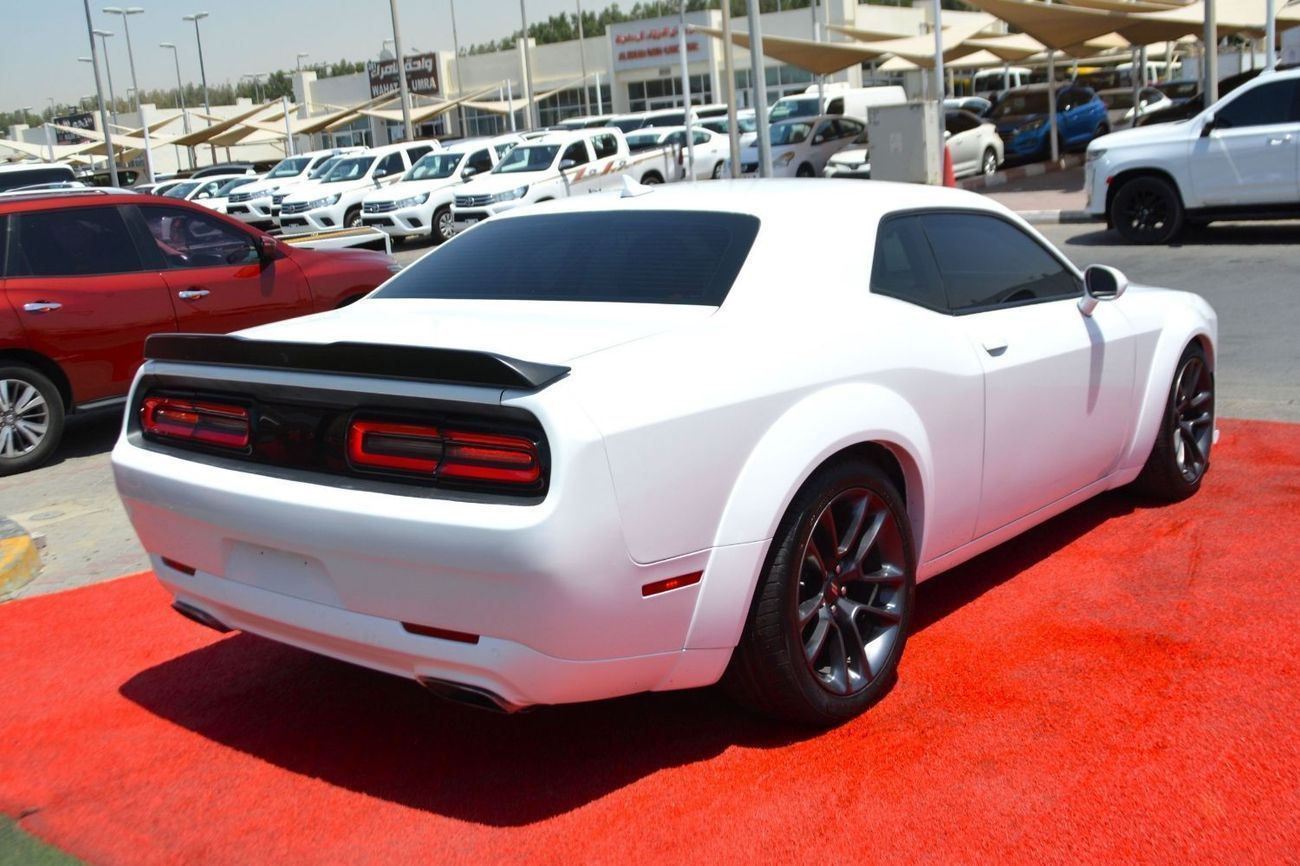 دودج تشالينجر R/T Scat Pack 6.4L SRT /6.4L SCAT BACK//SUN ROOF /WIDE BODY/ FULL OPTION /CARBON FIBER STEERING