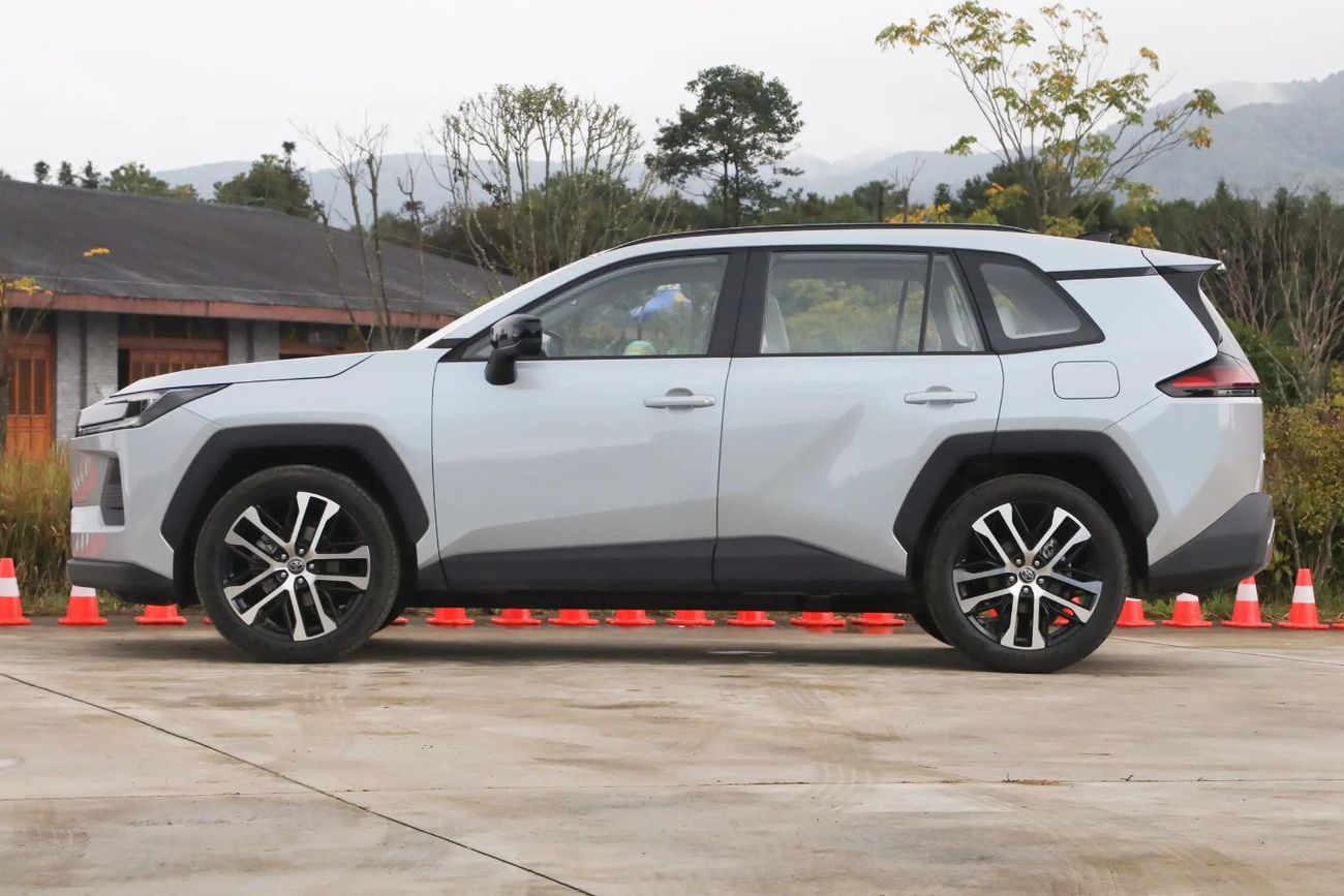 Toyota Wildlander 2.0 4wd pro+