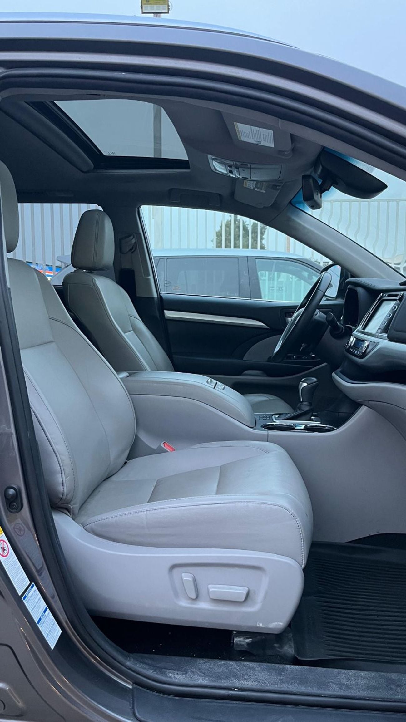 Toyota Highlander 2019 Toyota Highlander XLE 4x4 AWD Full option Sunroof Push Start 7 Leather Seats