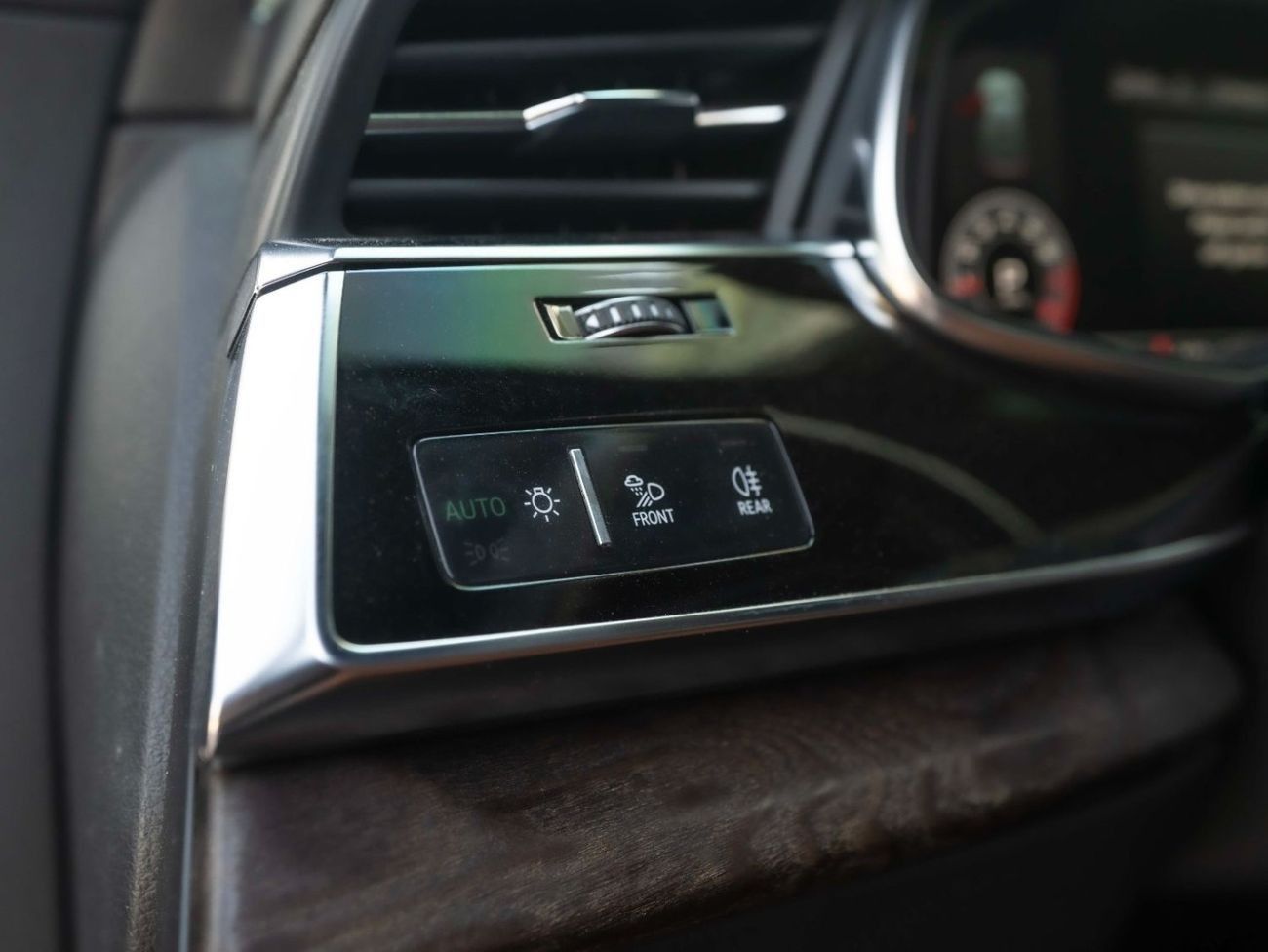 Audi Q8 55 TFSI quattro Luxury 3.0L (340 HP)