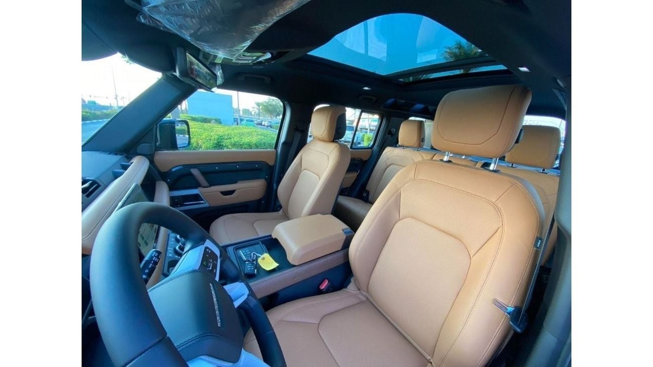 Land Rover Defender GCC SPEC UNDER WARRANTY AND SERVICE