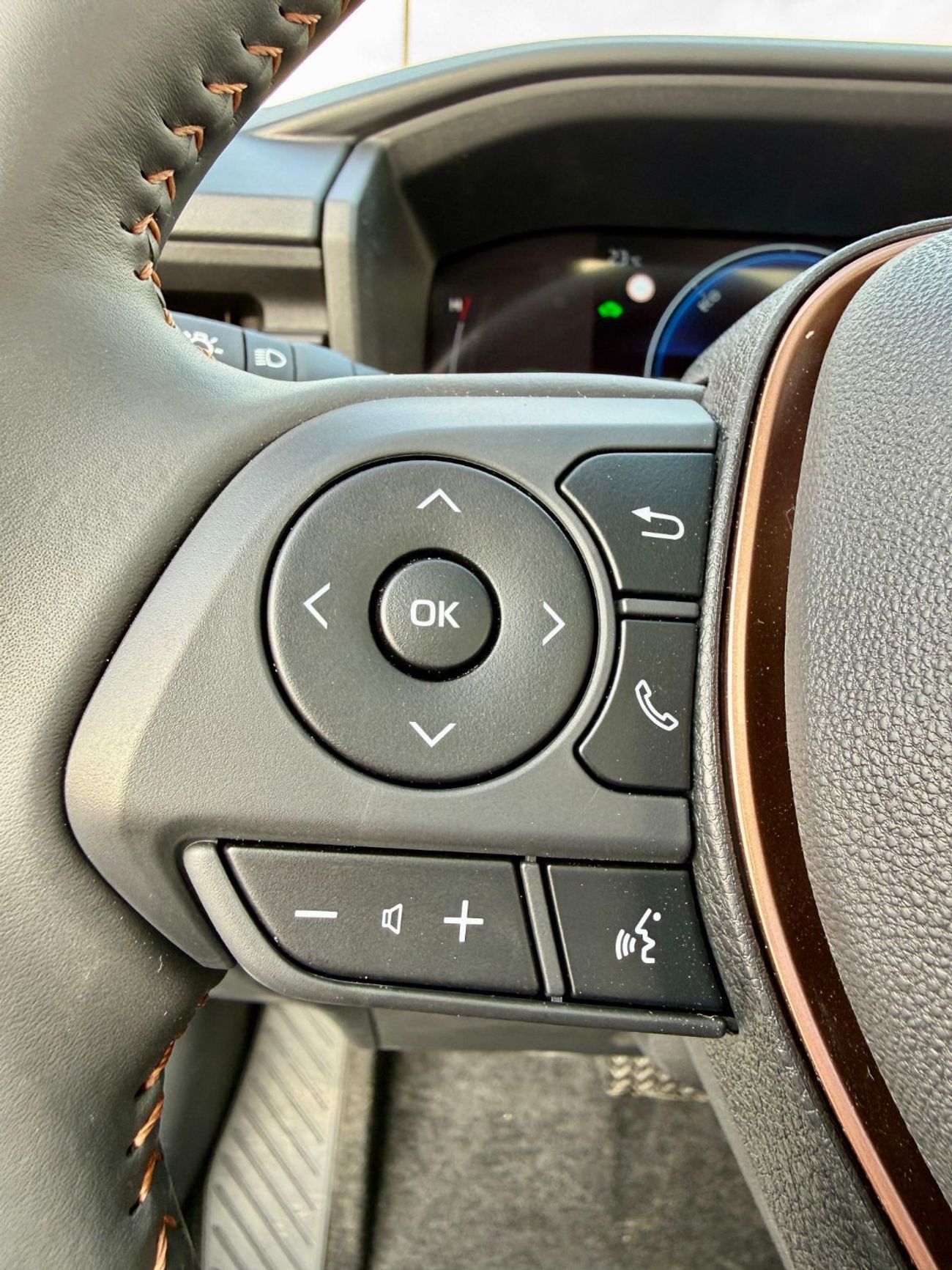 تويوتا كورولا كروس Toyota corolla cross 2.0 whitte 2025 new face