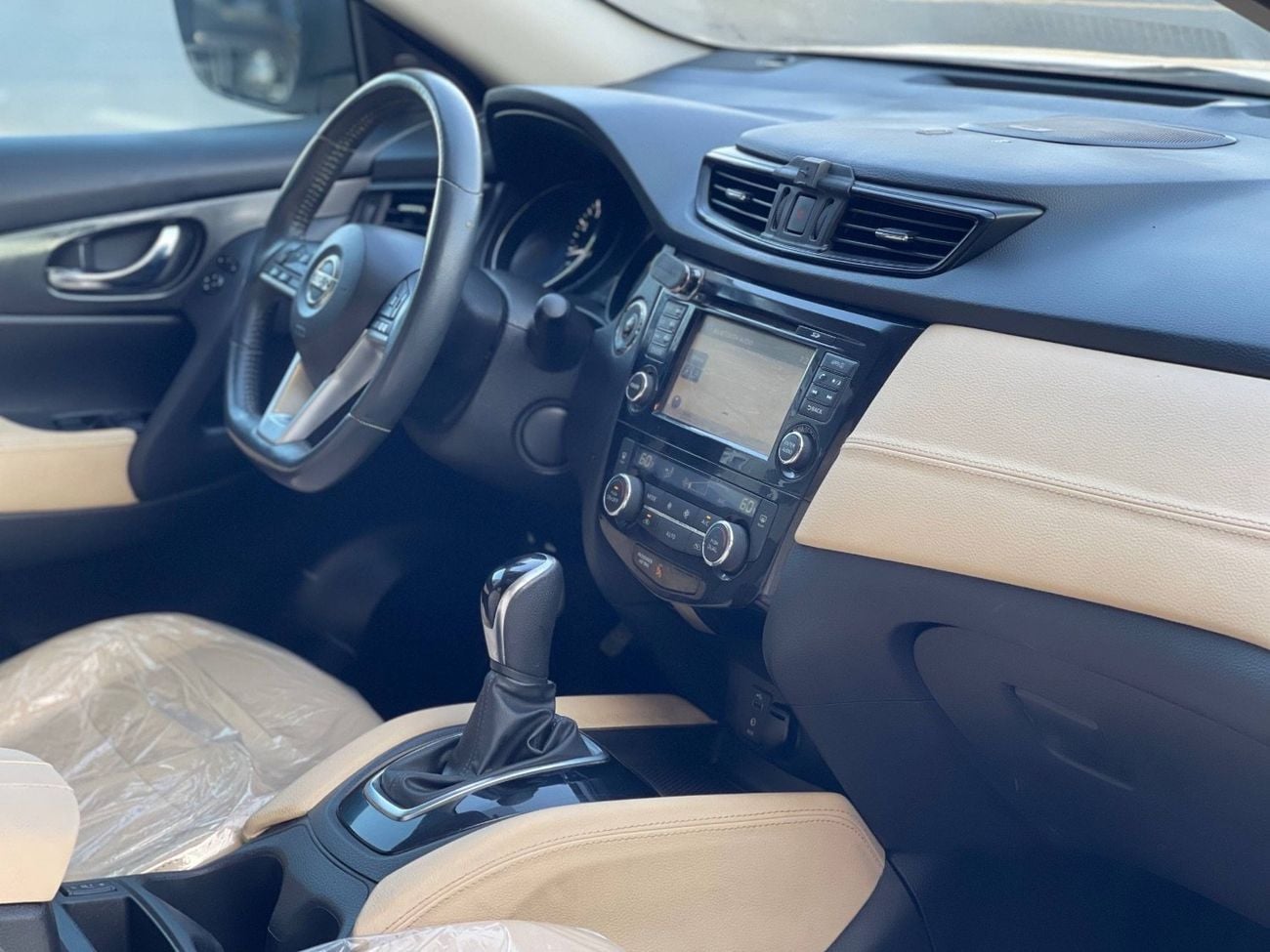 Nissan Rogue SV / 2.5L V4 / PANORAMIC SUNROOF / RADAR / 360 CAMERA / LINE KEEP ASSIST / REMOT START