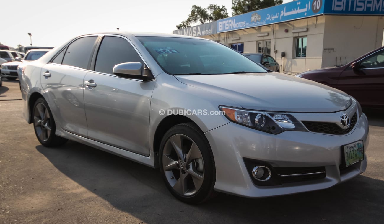 Used Toyota Camry SE 2014 for sale in Dubai 57382