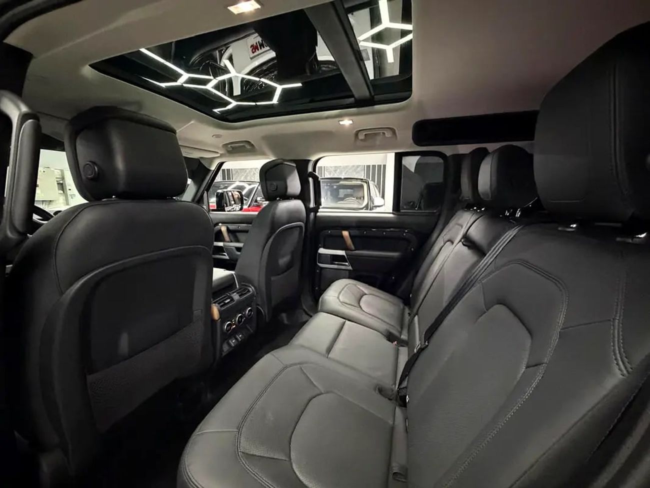 Land Rover Defender 110 HSE (P400) Black Edition | LR Warranty/Service | Full PPF | P400 HSE