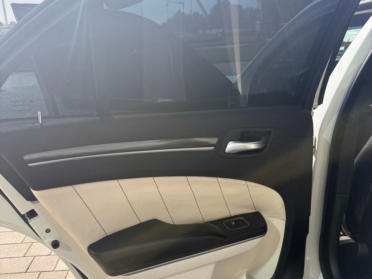 كرايسلر 300 6 cylinder - RWD - 5 seats