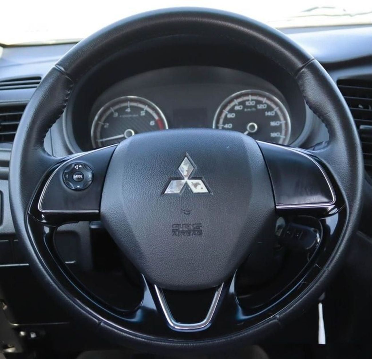 Mitsubishi L200 GL 2.4L (128 HP) Double Cab Utility Mitsubishi L200 2.4 L 4WD 2022 GCC accident-free in excellent co