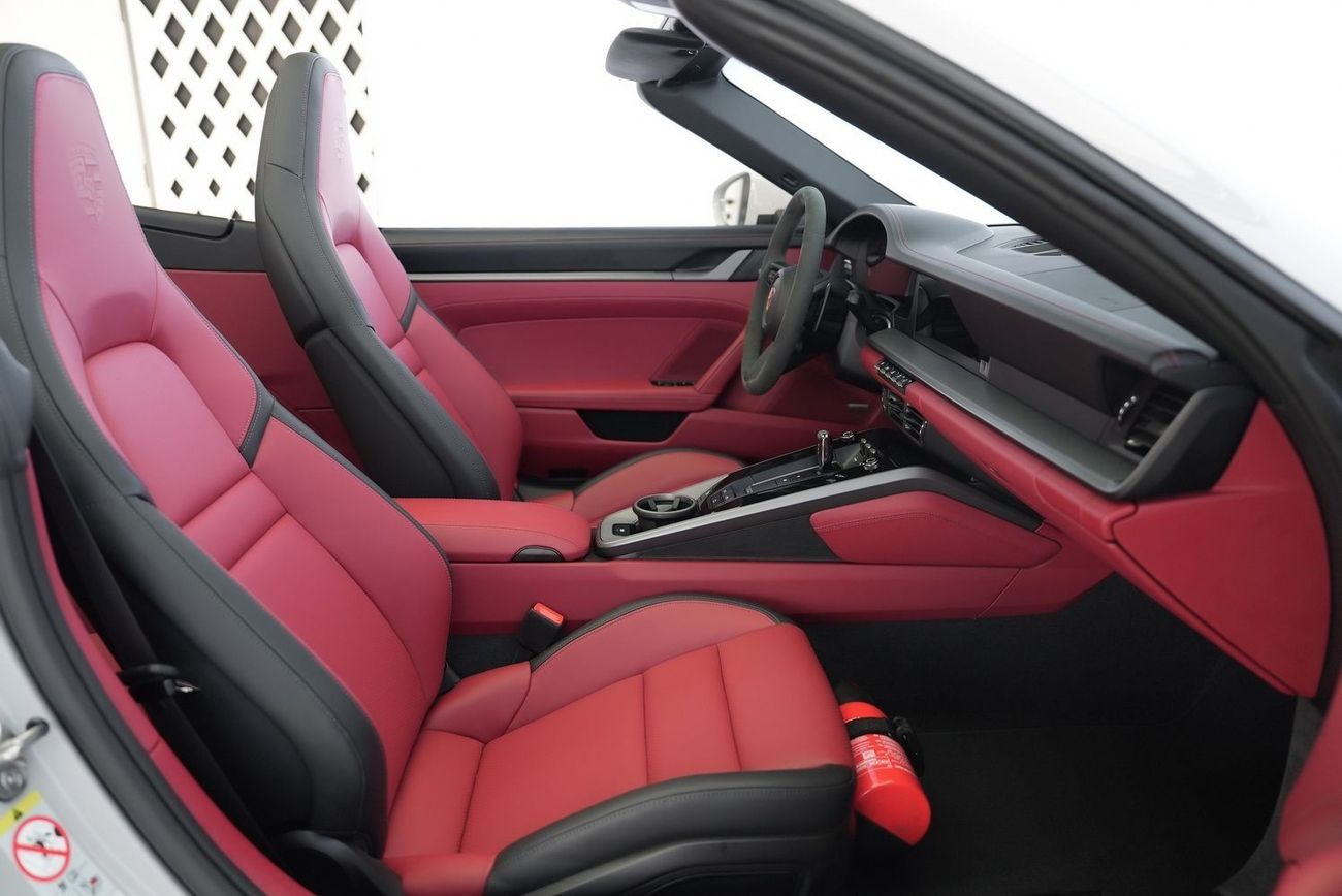 Porsche 911 Carrera 4 3.0L (444 HP) Convertible