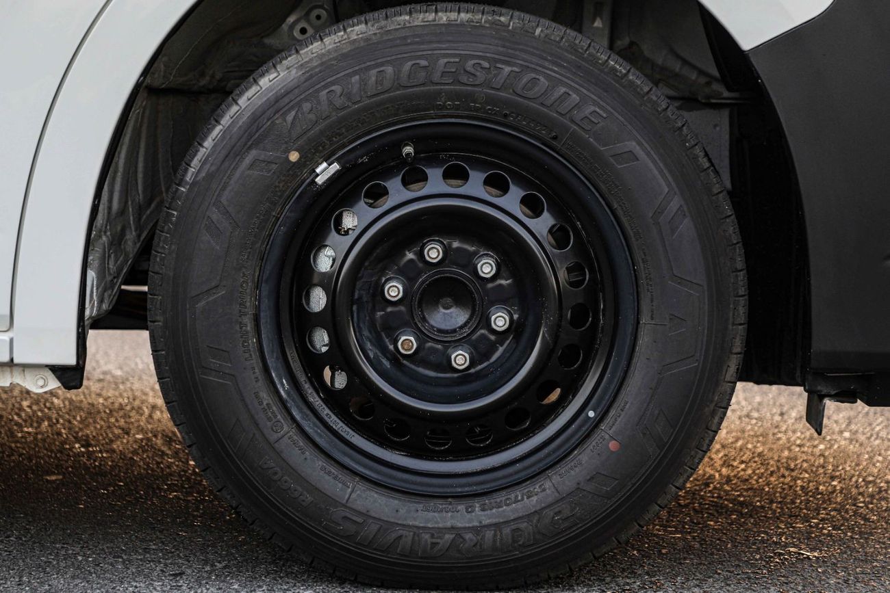 Toyota Hiace 2023 Toyota Hiace 3.5 DV P SDR - White inside Grey