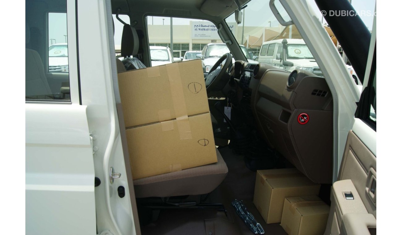 Toyota Land Cruiser Pick Up 4.5L V8 DIESEL 4WD DOUBLE CABIN STD E MANUAL (Only For Export Outside GCC Countries)