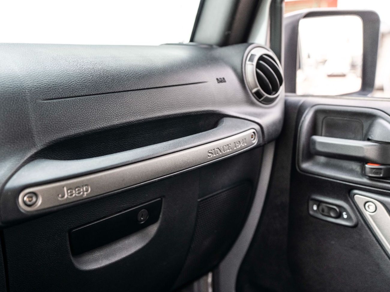 Jeep Wrangler Sport 3.6L A/T