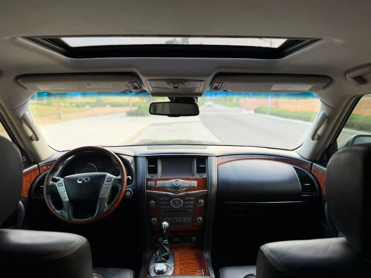 Infiniti QX80 LUXURY