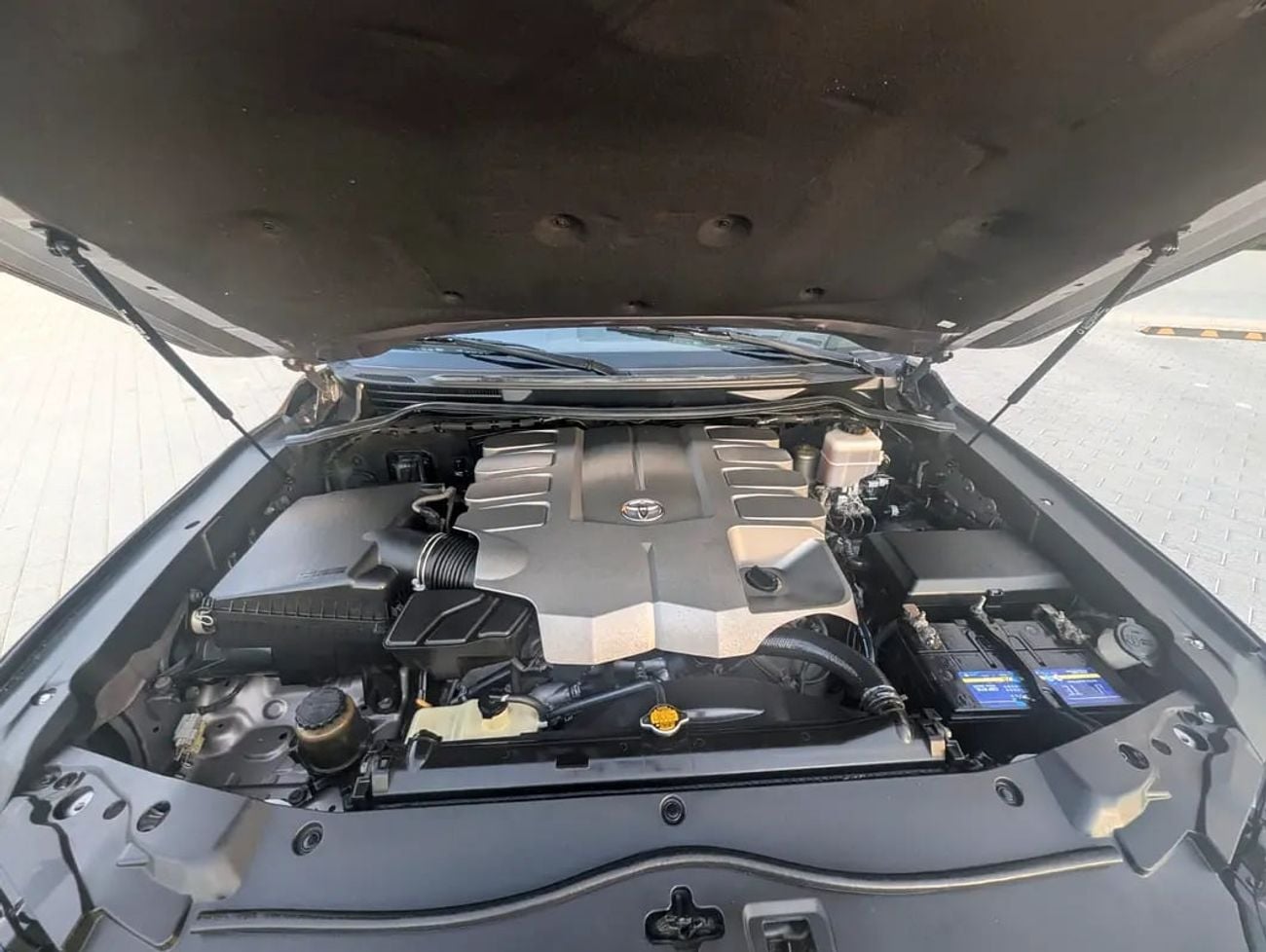 Toyota Land Cruiser VXR Facelifted With Interior and Exterior GCC Specs | Well Maintained