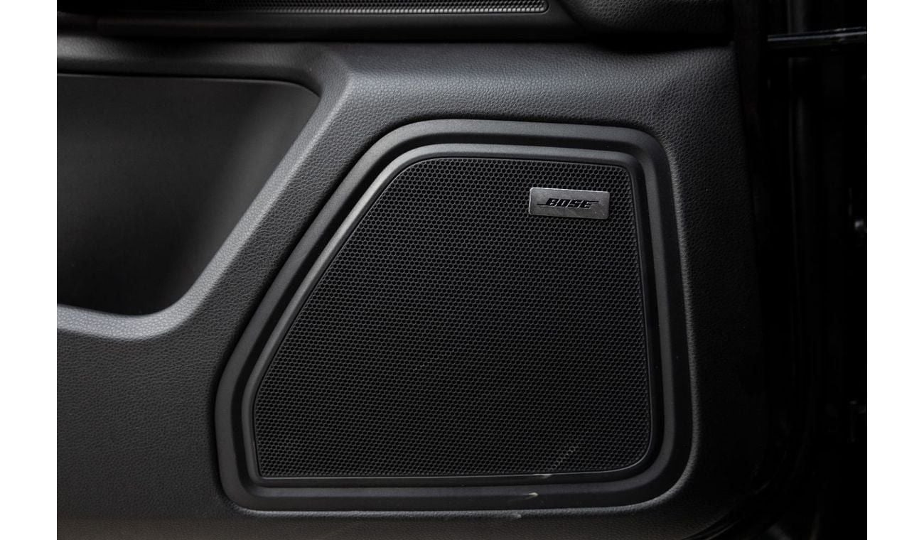 بورش ماكان Std 2.0L (252 HP) Porsche Macan 2023 GCC under Agency Warranty and Service Contract with Flexible Do