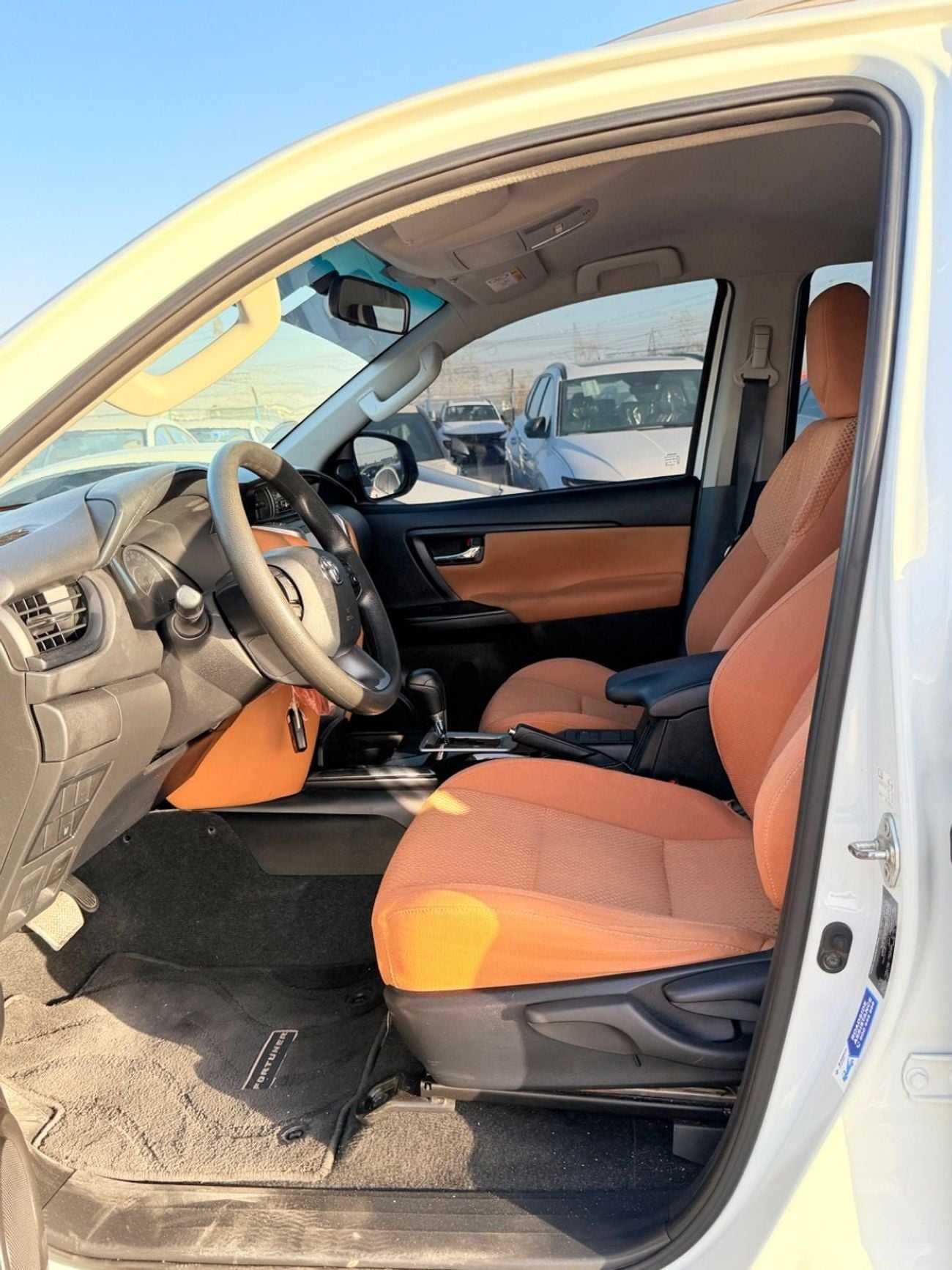 Toyota Fortuner EXR 2.7L (164 HP) Toyota fortuner Year 2023 V4 2.7 very clean GCC