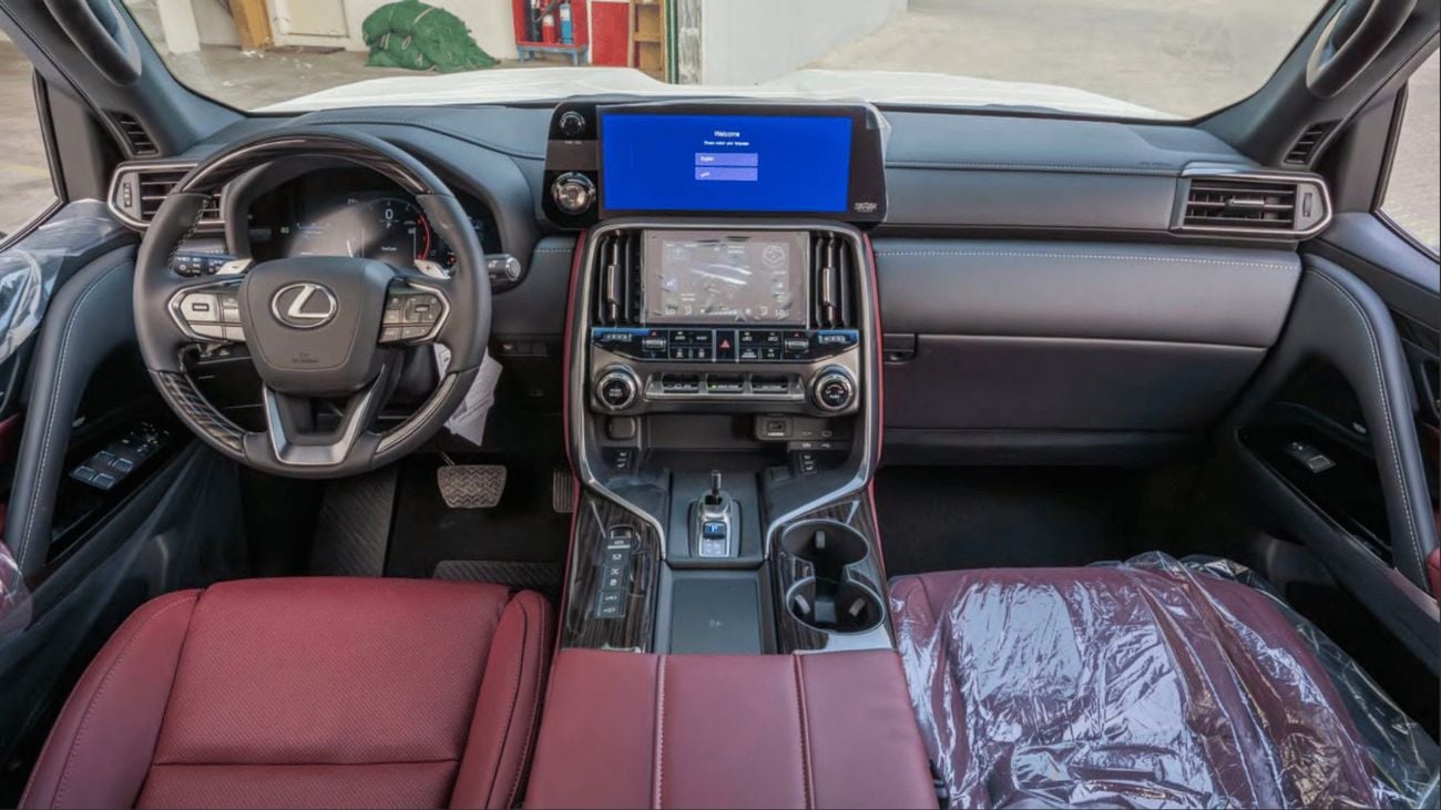 Lexus LX700h SIGNATURE BLACK IN RED 26/26
