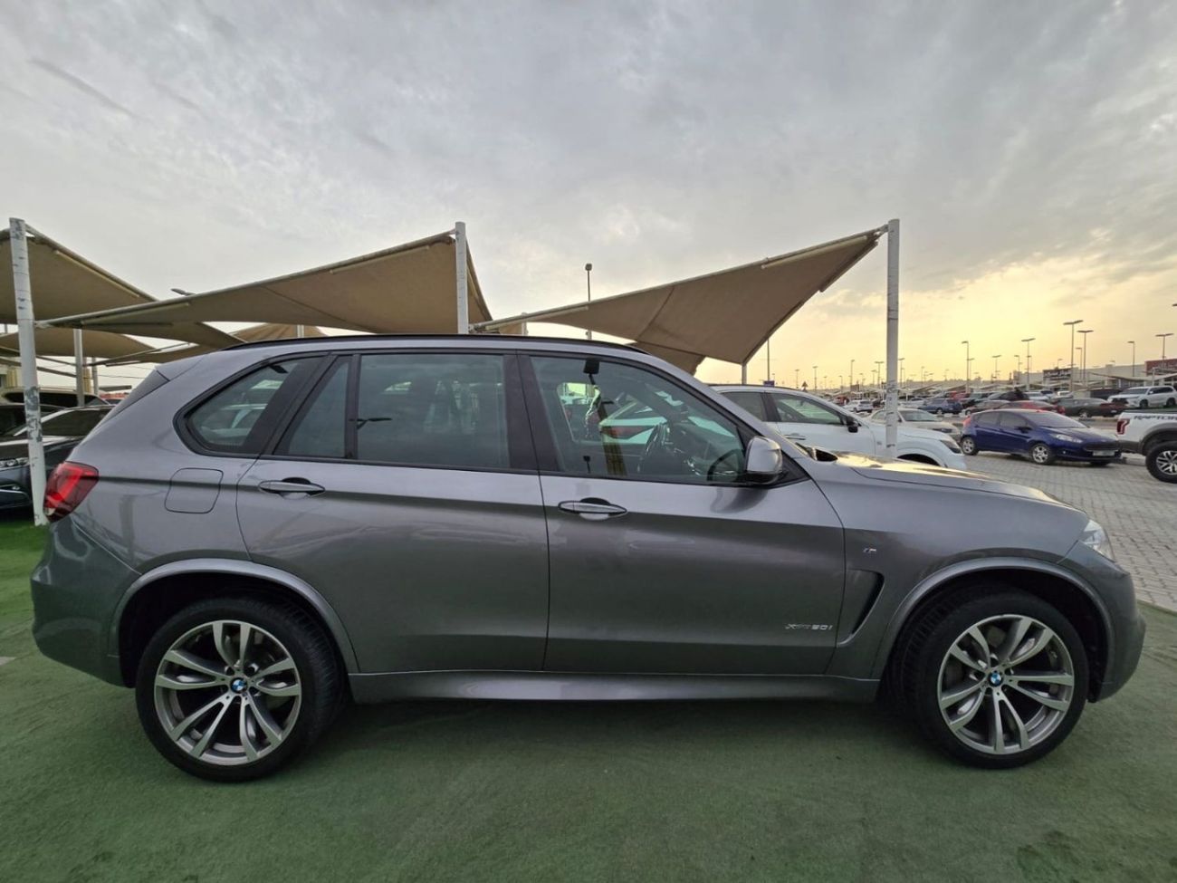 BMW X5 50i Luxury 4.4L (7 Seater) BMW X5 50i 2017 GCC V8 engine 4.4L clean car no any work required availab