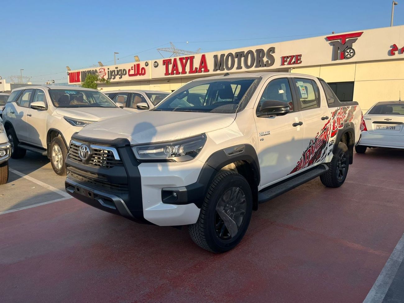 Toyota Hilux TOYOTA HILUX 4.0 ADVENTURE WHITE 2025 OMAN SPEC
