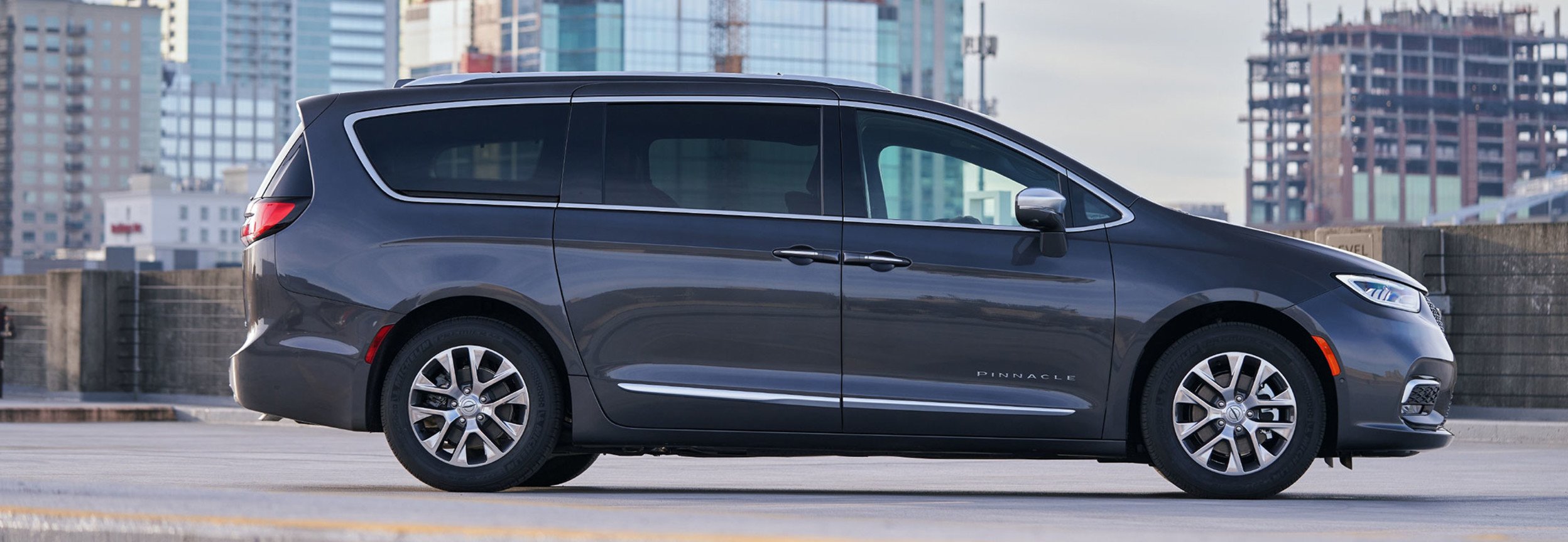 Chrysler Pacifica exterior - Side Profile