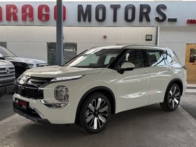 Mitsubishi Outlander OUTLANDER 2.5 P-LINE 4WD **EXPORT ONLY**التصدير فقط خارج الخليج**