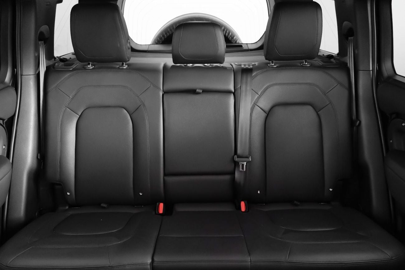 Land Rover Defender P300 110 S 2.0L (7 Seater)