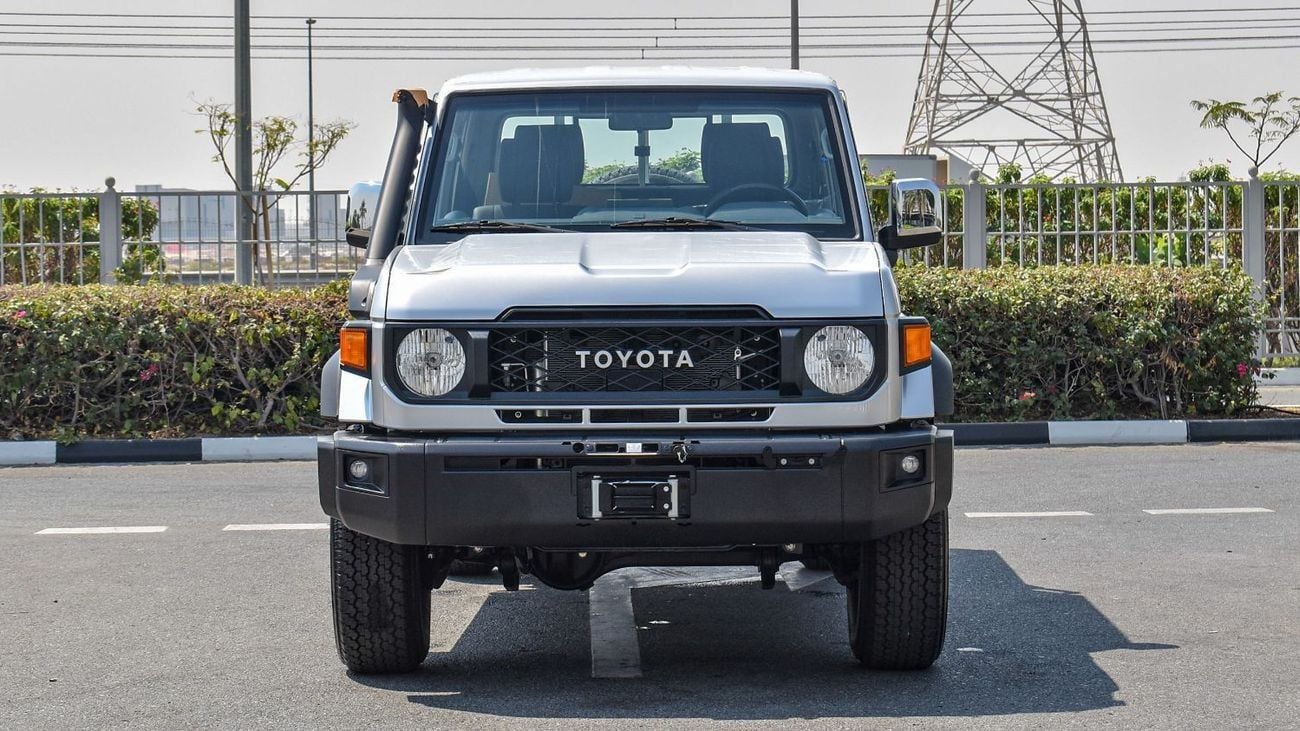 Toyota Land Cruiser Pick Up TLC79 DC ECTAGR011 – 2026 Toyota LC79 Double Cab Pick Up – High Options - 2.8L Diesel Auto – Silver