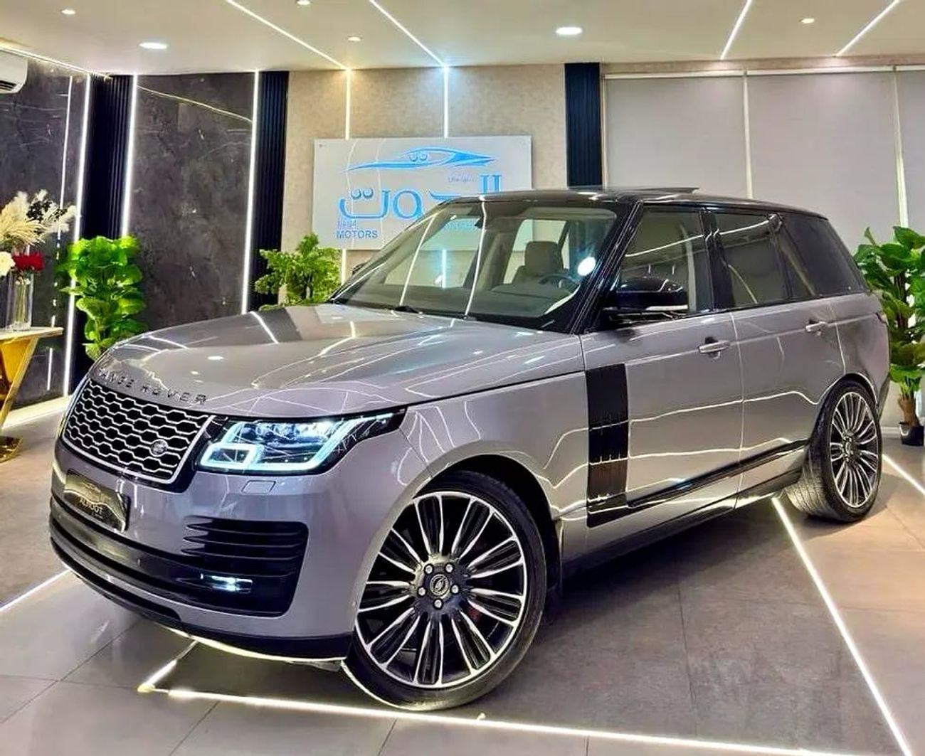 لاند روفر رينج روفر AUTOBIOGRAPHY FACELIFT RR VOGUE V8 || SUPERCHARGED || GCC || TOP RANGE II PANORAMIC|| SERVICED