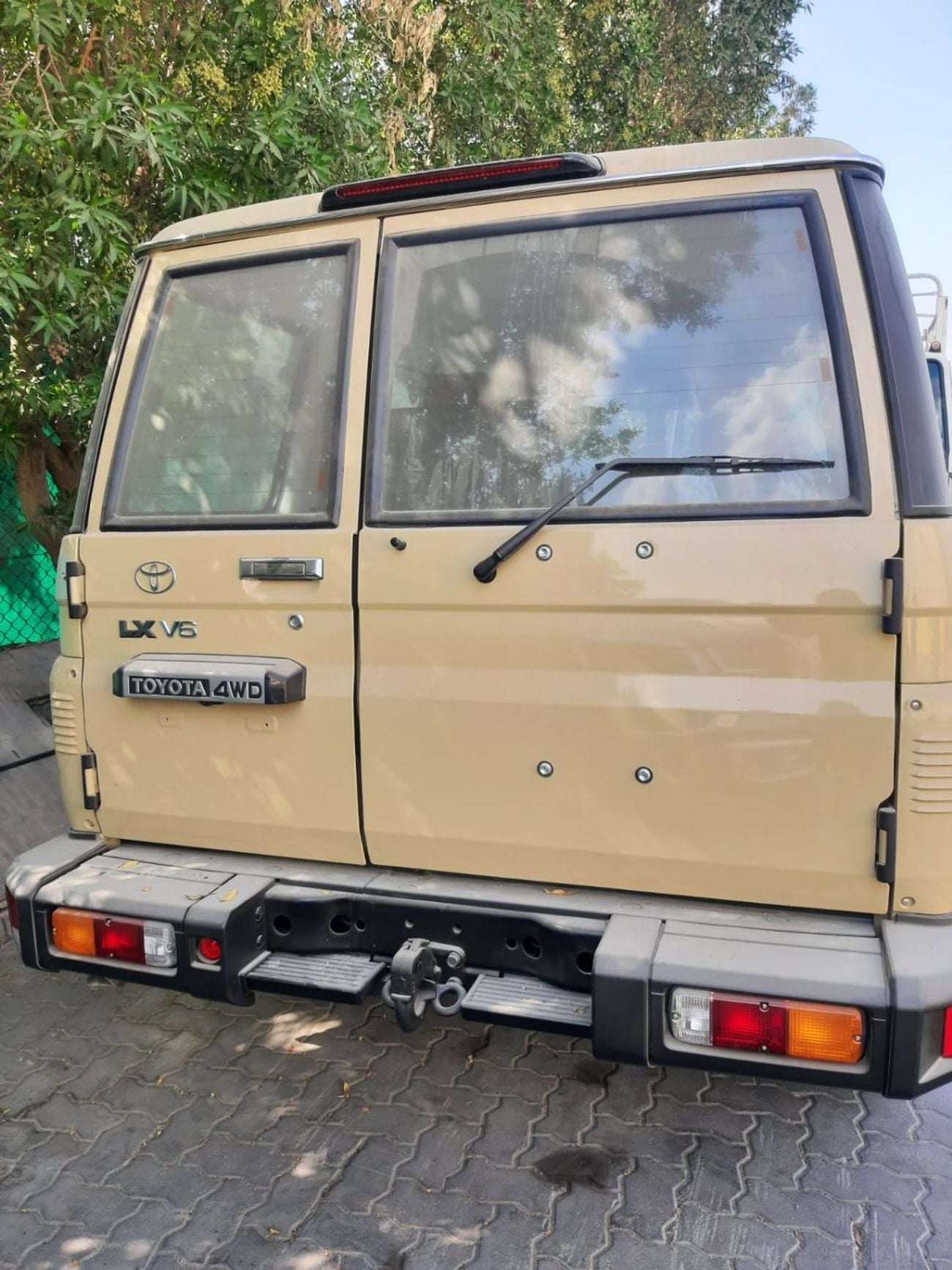 تويوتا لاند كروزر 70 TOYOTA LAND CRUISER LC76 4.0L AT FULL OPTION