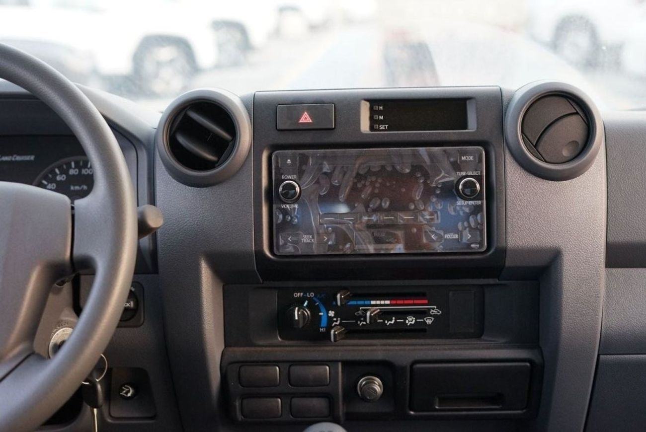 Toyota Land Cruiser Pick Up DIESEL Double Cab Pick Up 1HZJ 4.2Ltr.  DIFFERENTIAL LOCK ,POWER WINDOW CENTER LOCK , 11 LEAF