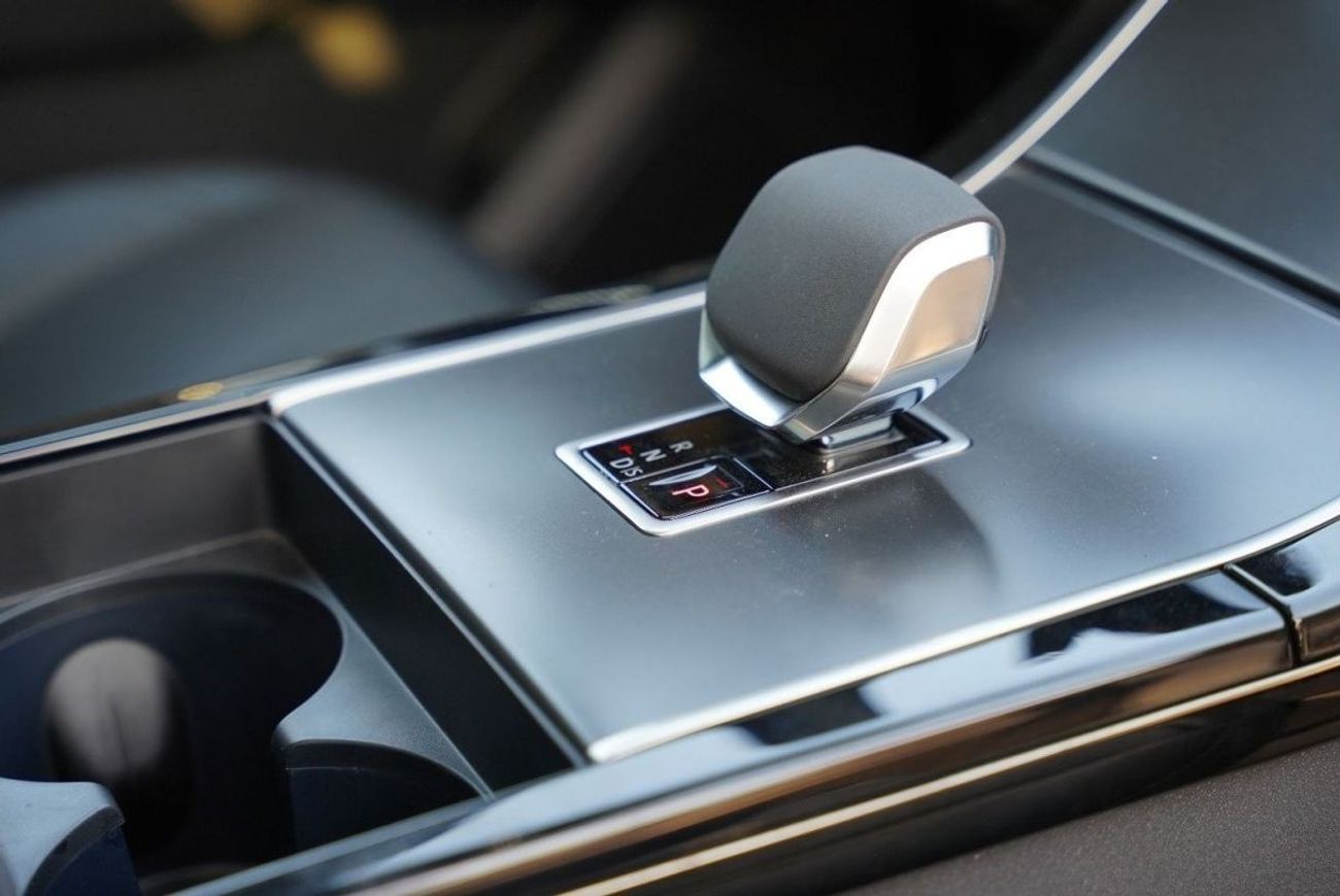 Land Rover Range Rover Velar 2024 Rang Rover Velar Dynamic 2.0L AWD White 0Km